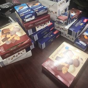 بالصور: نصف مليون يورو في علب للشوكولا بمطار بيروت