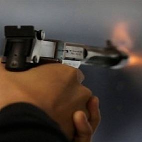 جريح في اشكال على خلفية مرور في العبدة