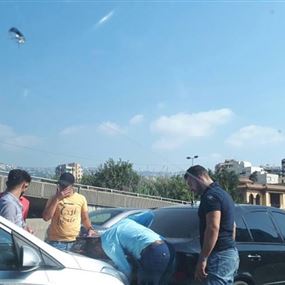 بالصور: تصادم بين سيارتين في انطلياس