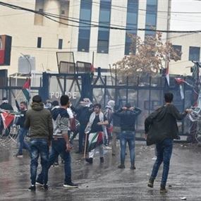 استجواب 6 أشخاص عاملوا قوى الامن بالشدة في تظاهرة عوكر
