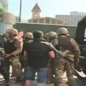 بالفيديو: اشكال وتدافع بين الجيش والمحتجين في ذوق مصبح
