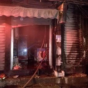 إخماد حريق داخل متجر في برج حمود ونقل مصاب الى المستشفى