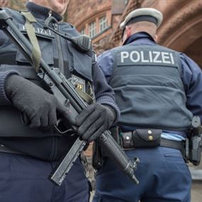 الشرطة تثير الذعر.. مشاجرة ضخمة بين لبنانيين وسوريين في ألمانيا!