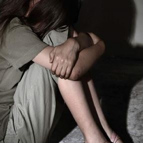 لبناني اغتصب ابنتيه وفض بكارتهما بعِلم الوالدة!