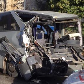 بالصور: أكثر من 15 جريح في حادث سير على طريق عجلتون - ريفون