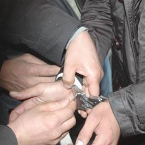 توقيف شخصين حاولا قتل وسلب صاحب محل سمانة