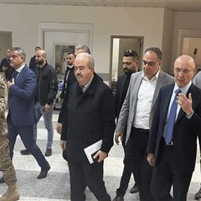 اجتماع وزاري في المطار يبحث في الاجراءات الامنية