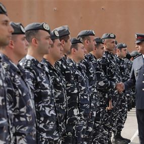 عثمان يشرف على دورة التنشئة العسكرية في معهد قوى الأمن