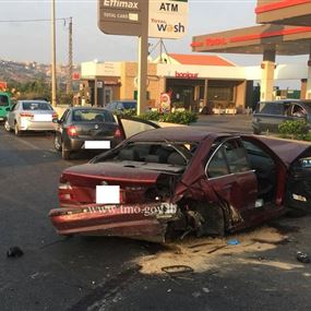 بالصور: قتيل و7 جرحى نتيجة حادث على أوتوستراد الدامور