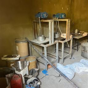 بالصور: الجيش يضبط معملًا لتصنيع حبوب الكبتاغون في الهرمل