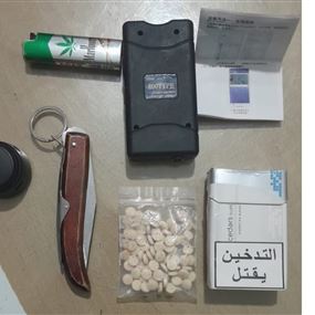 توقيف سيّدة مطلوبة بجرم احتيال ومشتبهًا به بحوزته موادَ مخدّرة