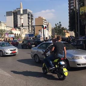 بالصور والفيديو.. اشتباك واعتداء على عناصر امنية في بيروت