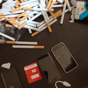 محاولة تهريب هواتف داخل علب دخان إلى السجن