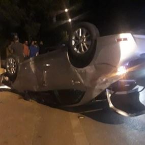 بالصور والفيديو: حادث سير على طريق عام عجلتون