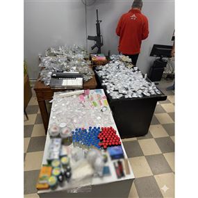 من الطرد إلى المستودع… سقوط شبكة في زوق مكايل (فيديو)