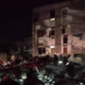 انهيار مبنى في ريف حلب جراء الهزة