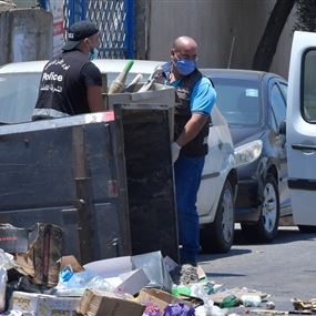 العثور على قذائف داخل حاويات للنفايات في بيروت