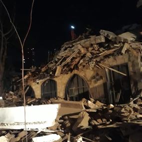 بالفيديو والصور: إنهيار مبنى في التباريس