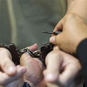 مفرزة استقصاء البقاع توقف مطلوبَين بجرائم سرقة في تعلبايا وجديتا