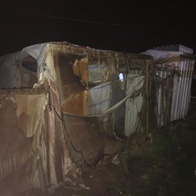 حريق داخل مخيم للنازحين السوريين