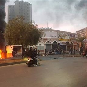 لليوم الثاني على التوالي.. التوتر يعود إلى الشارع في طرابلس (فيديو)