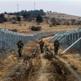 الجيش الاسرائيلي استقدم حفارة ضخمة بدأت العمل مقابل بوابة فاطمة